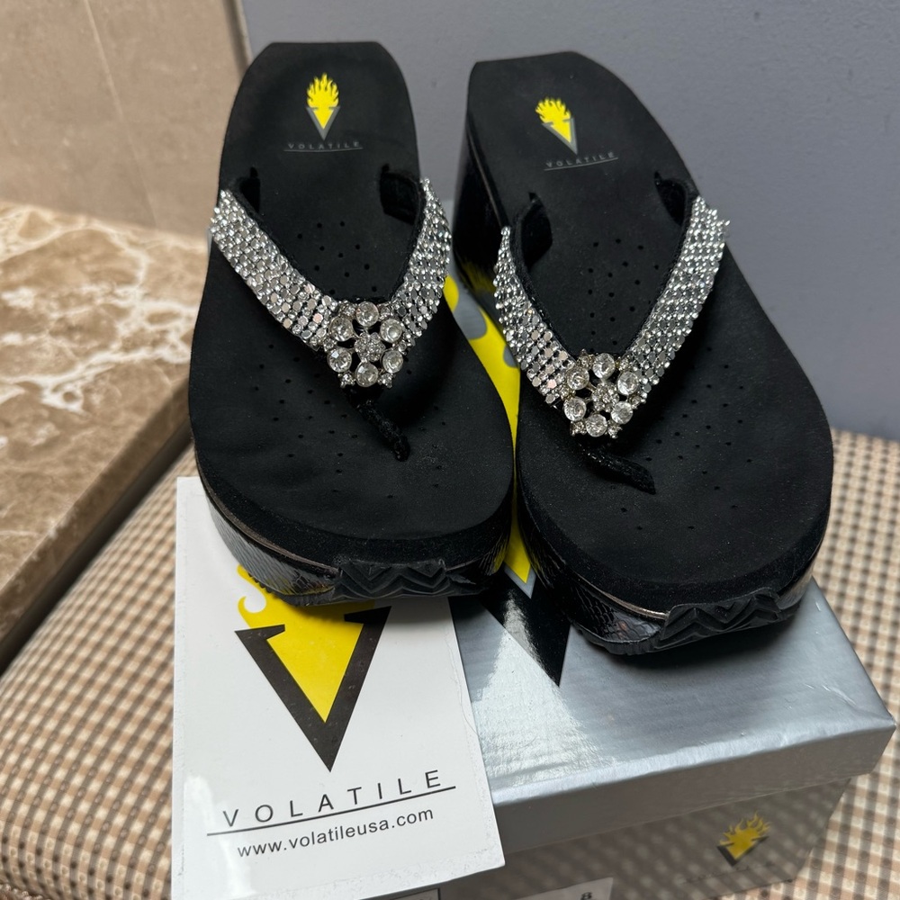 Volatile Like New Wedge Black Sandals with Sleek Design